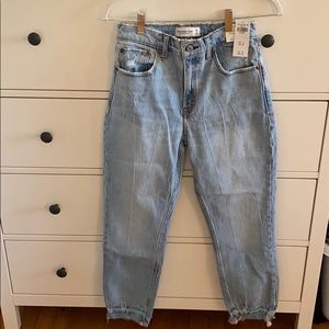 NWT* Abercrombie & Fitch High Rise Ankle Mom Jeans